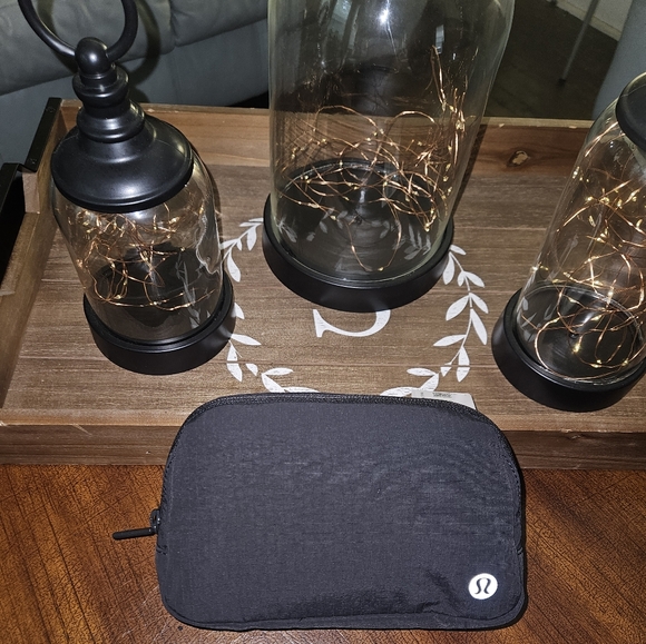 Lululemon Athletica Black Minimalist Crossbody Bag - Picture 7 of 8